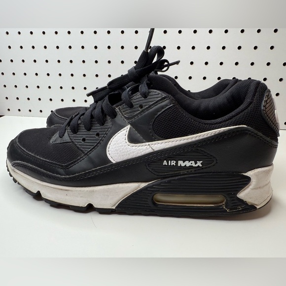 Nike Women's Air Max 90 Shoes Black and White Streetwear Classic Vibes Size 8.5M - Picture 8 of 15